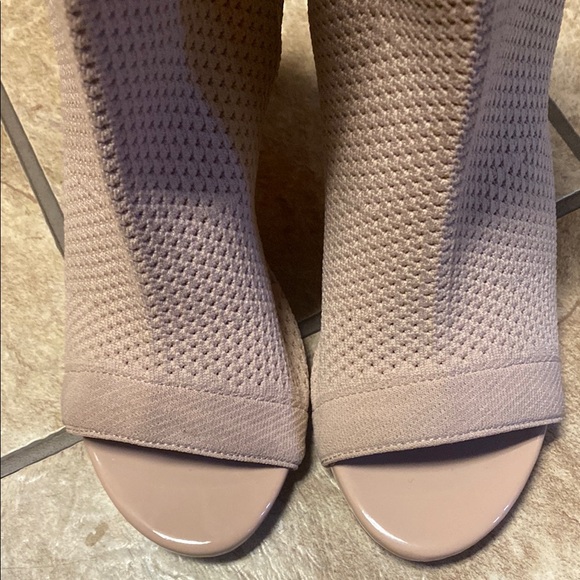 Catherine Melandrino Beige Heels with Sleek Design and Streamlined Toe 7.5 - Picture 4 of 8